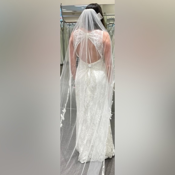 David’s bridal 2016 Galina wedding dress - Picture 6 of 8